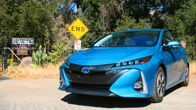Illustration for article titled The 2017 Toyota Prius Prime Is A High-Tech Pretend Tesla That Gets Incredible Mileage